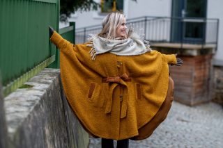 Vlněná pelerína - okrová